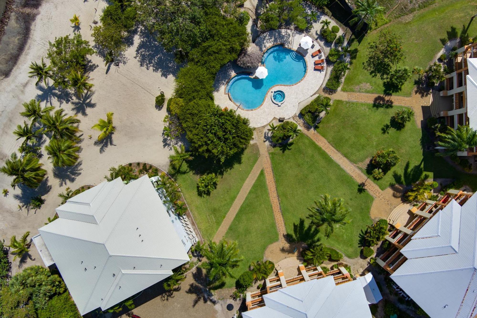 The Villas At Cocoplum Placencia Exterior photo